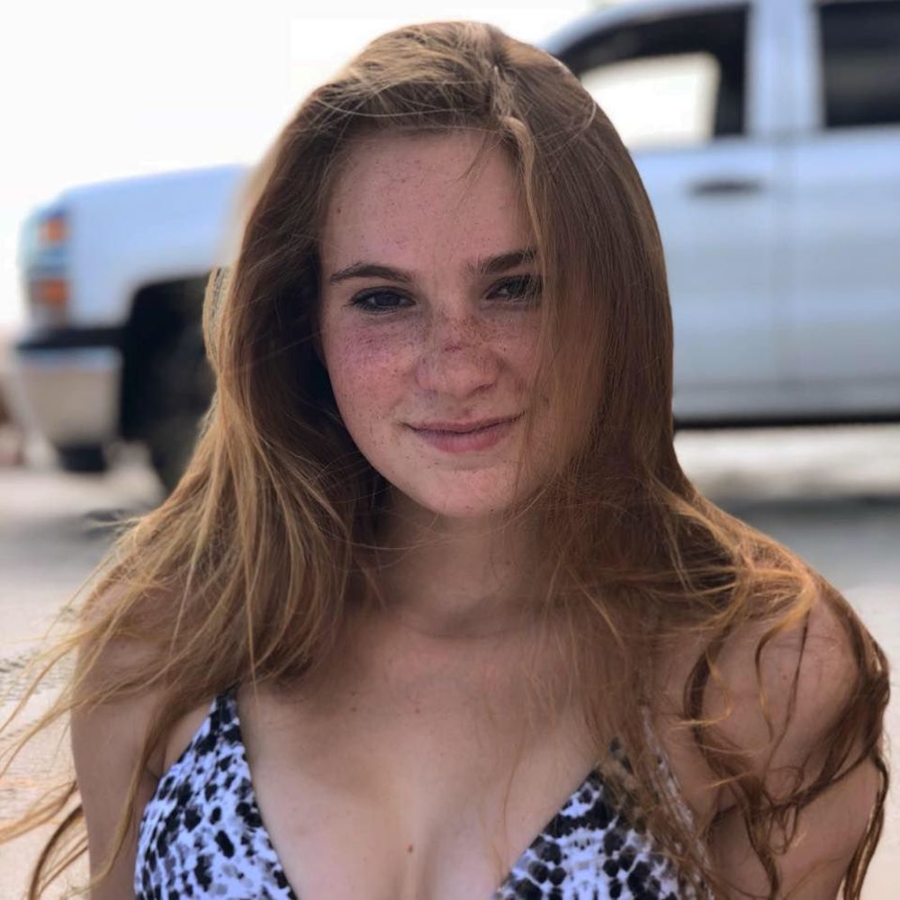 Meet your Posher, Caitlin